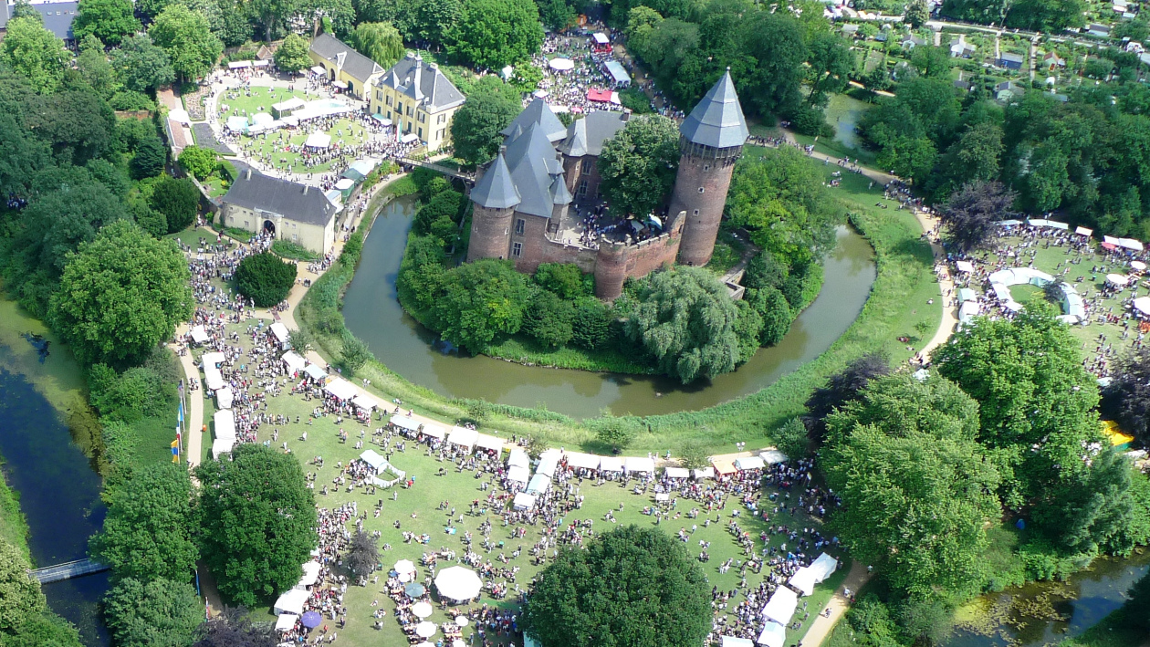 Der Flachsmarkt auf Burg Linn aus der Vogelperspektive