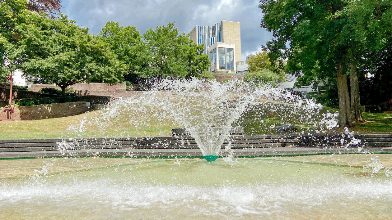 Ein Brunnen des Skulpturengarten in Mönchengladbach