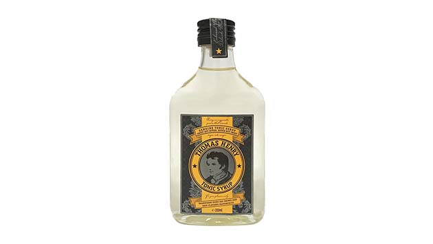 Flasche Thomas Henry Toniy Syrup auf weißem Hintergrund