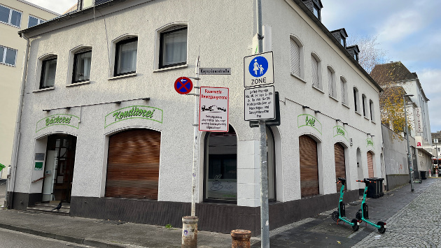 Die Außenansicht der geschlossenen Vollkornbäckerei „Café Ö“