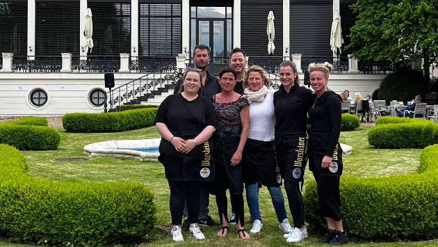Tanja Wallenfang und ihr Team im Biergarten des Haus Erholung