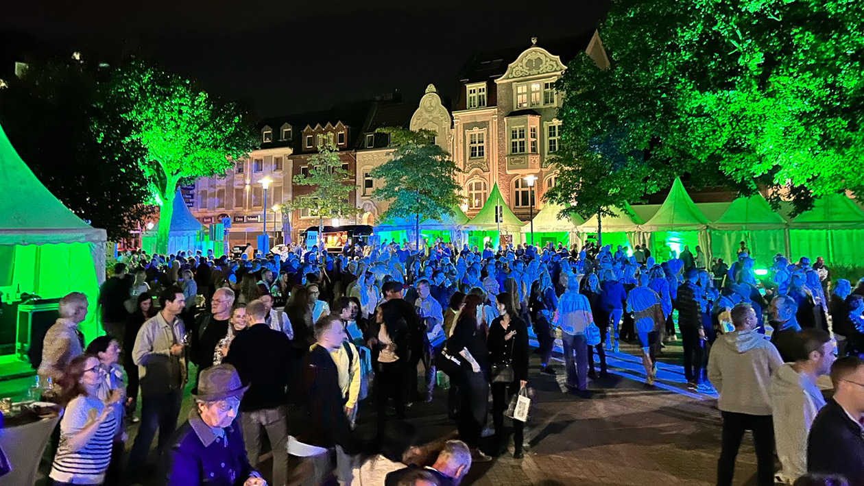 Viele Menschen auf dem Gladbach G-Niessen Fest