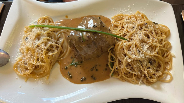 Rinderfilet mit Spaghetti und Pfeffersauce