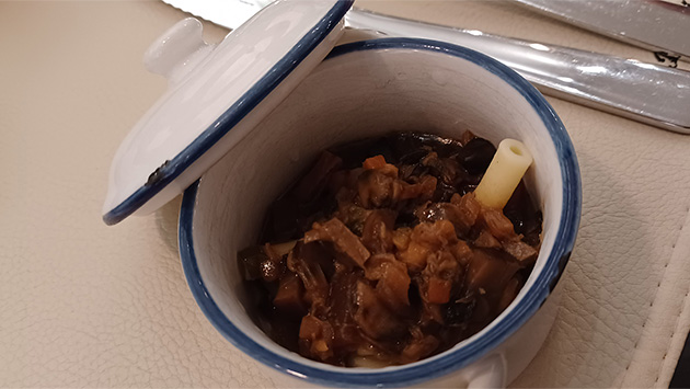 Kleines Töpfchen mit Kaninchenragout