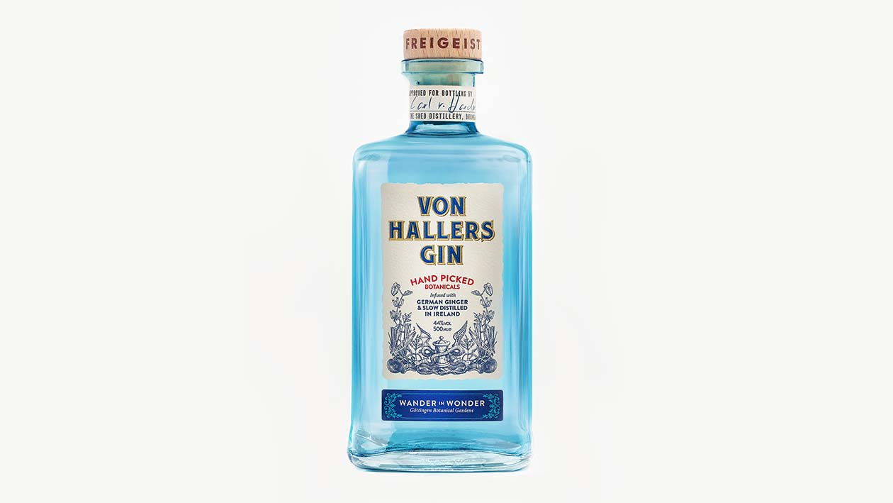 Flasche Von Hallers Gin auf hellem Hintergrund