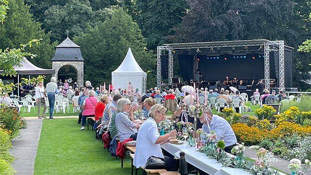 Sommerfest mit echtem Urlaubsfeeling: SchlossSommer Schloss Dyck