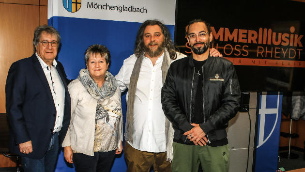 Günter vom Dorp, Marion Freier, Giuseppe Porrello und Karim Amun stehen nebeneinander