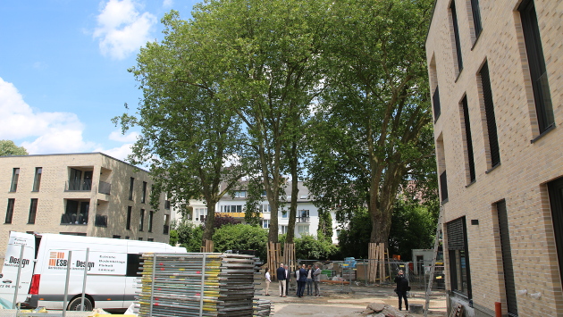 Eine Baustelle auf der in Zukunft das Wohnprojekt "Petit Jardin" steht