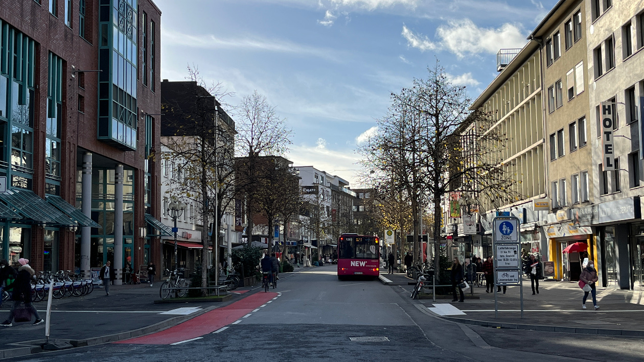 Der Blick auf die Hindenburgstraße aus Richting Europaplatz