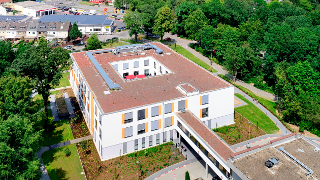 Das Gebäude der Geriatrie der Städtischen Kliniken Mönchengladbach Elisabeth Krankenhaus Rheydt aus der Vogelperspektive