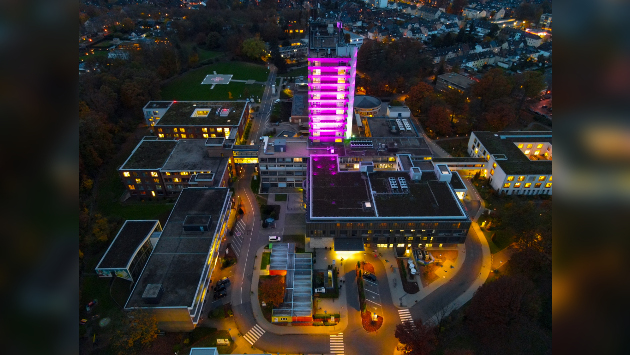 Luftaufnahme des Elisabeth krankenhauses in Rheydt bei Nacht