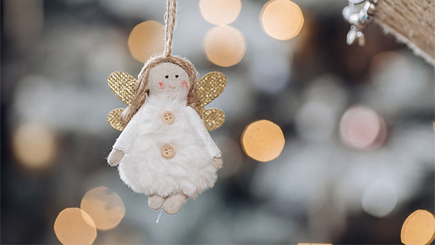 Ein handgemachter, weihnachtslicher Anhänger