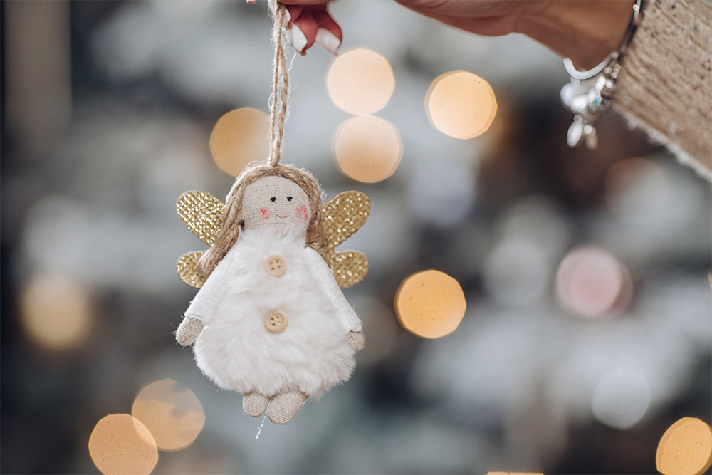 Ein handgemachter, weihnachtslicher Anhänger